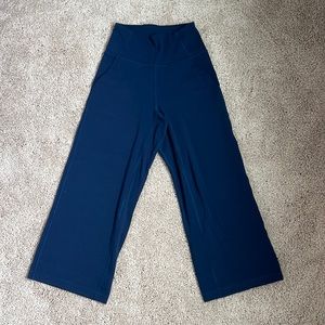 lululemon dark blue align pant (cropped)